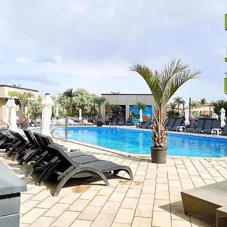 Moonlight Studio - Spa N Pools Beach Resort Mamaia Exterior foto