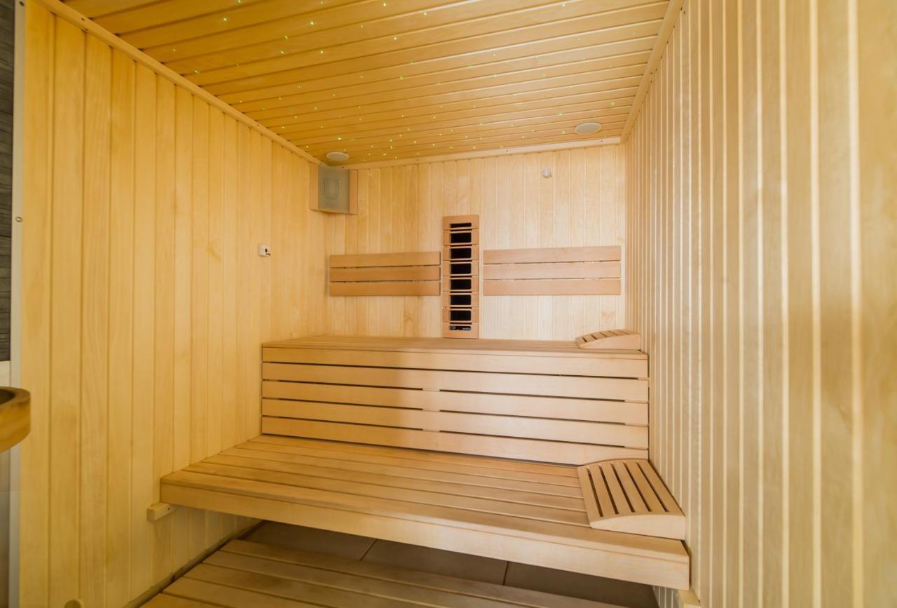 Moonlight Studio - Spa N Pools Beach Resort Mamaia Exterior foto